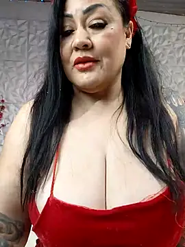 Snapshot of kittyhotass1 chatting on 10.10.25 kittyhotass1 online show from 10.10.25