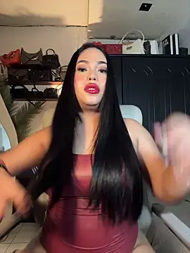 Snapshot of BigDominaMia chatting on 12.23.25 BigDominaMia online show from 12.23.25