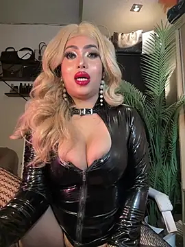 Snapshot of BigDominaMia chatting on 02.08.26 BigDominaMia online show from 02.08.26