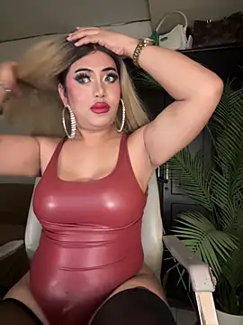 Snapshot of BigDominaMia chatting on 02.24.26 BigDominaMia online show from 02.24.26