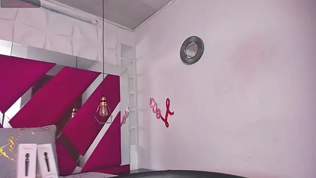 Penelope Tits online show from 03.04.25