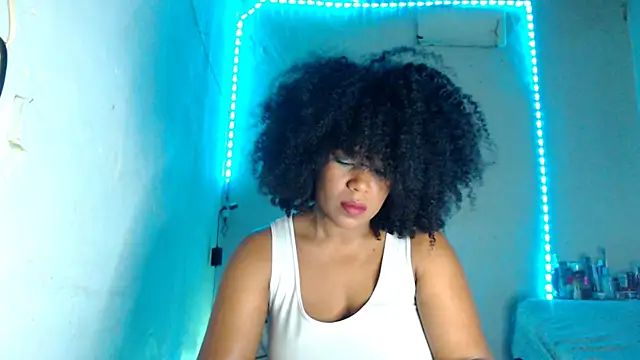 Snapshot of cherry_cleou chatting on 12.04.25 cherry cleou online show from 12.04.25