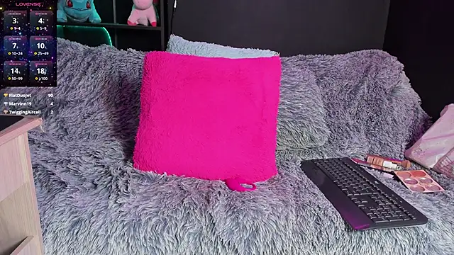 Snapshot of stelleknox_ chatting on 12.28.24 stelleknox online show from 12.28.24