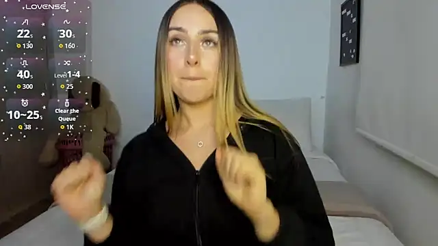 Snapshot of sophi_mooreno chatting on 04.21.26 sophi mooreno online show from 04.21.26