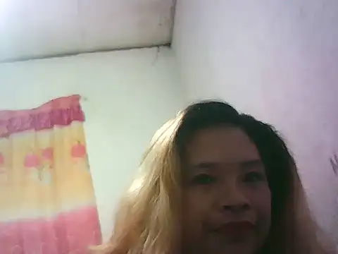 Snapshot of wet_babexxx chatting on 09.15.25 wet babexxx online show from 09.15.25