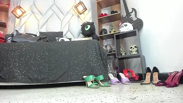 MirandaHaguen online show from 12.20.25