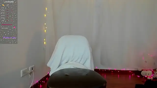 Snapshot of Silvanna-Moree chatting on 12.29.24 Silvanna-Moree online show from 12.29.24