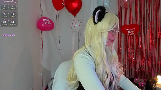 Snapshot of Silvanna-Moree chatting on 02.17.25 Silvanna-Moree online show from 02.17.25