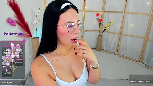 Snapshot of Silvanna-Moree chatting on 09.29.25 Silvanna-Moree online show from 09.29.25