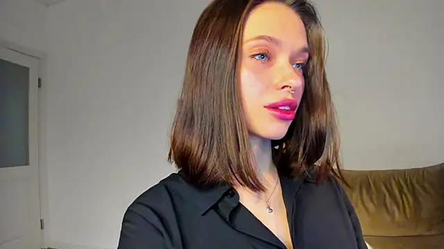 Snapshot of Kossie_ chatting on 11.24.25 Kossie online show from 11.24.25