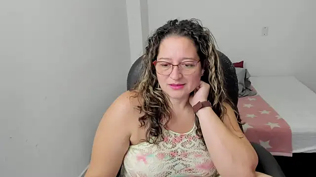 Snapshot of alejandra_milf_ chatting on 07.12.26 alejandra milf online show from 07.12.26
