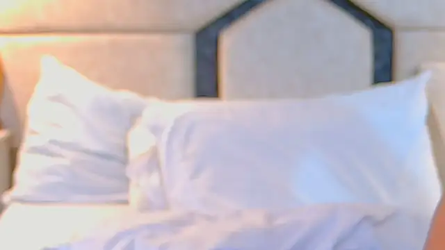 April Cutee online show from 02.27.25