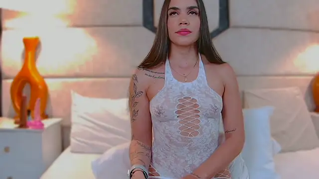 April Cutee online show from 03.15.25