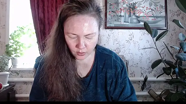 Snapshot of EmilyDoth chatting on 04.21.26 EmilyDoth online show from 04.21.26