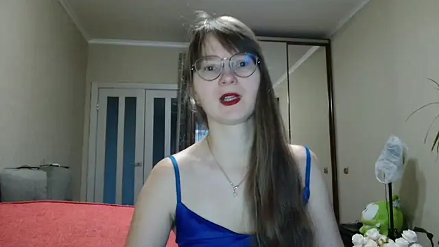 KiraGoldens online show from 10.26.25