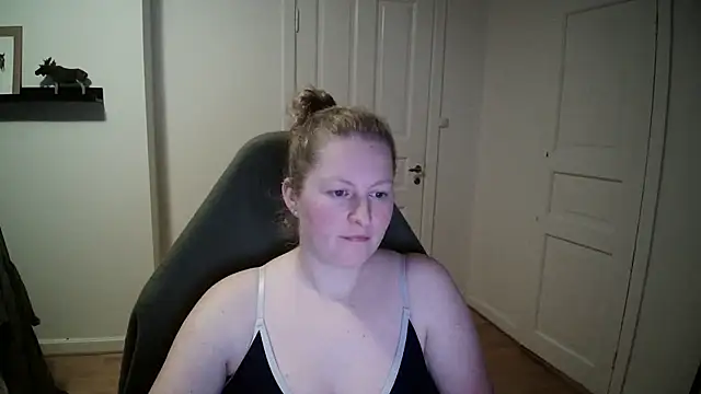 Girlnina-1995 online show from 12.17.24