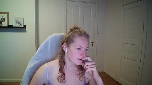 Girlnina-1995 online show from 09.25.25