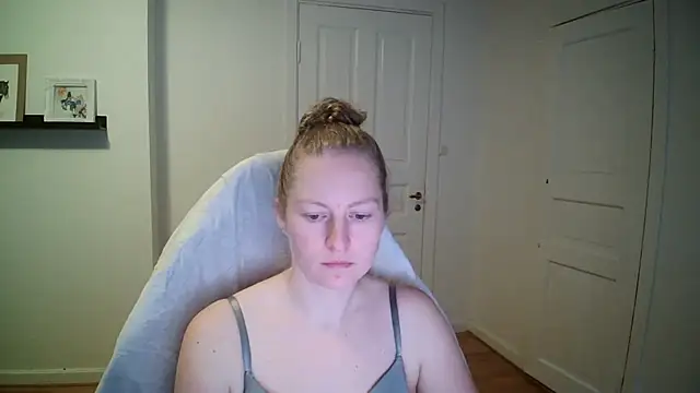 Girlnina-1995 online show from 11.06.25