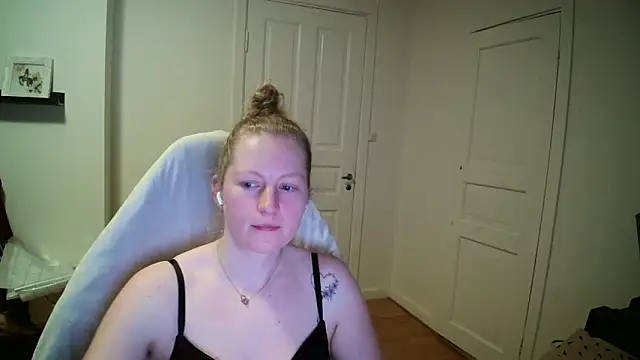 Girlnina-1995 online show from 03.05.26