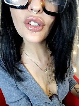 Snapshot of Masha_Real_84 chatting on 10.21.25 Masha Real 84 online show from 10.21.25