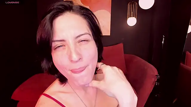 Snapshot of LorenDaze chatting on 12.24.24 LorenDaze online show from 12.24.24