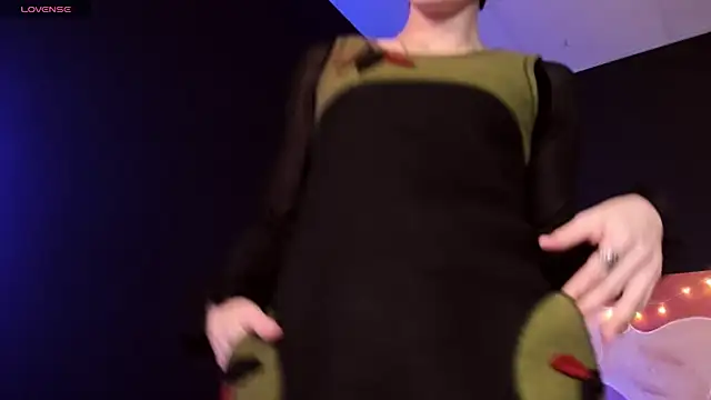 Snapshot of LorenDaze chatting on 02.04.25 LorenDaze online show from 02.04.25