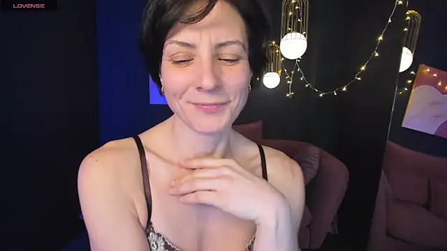 Snapshot of LorenDaze chatting on 02.07.25 LorenDaze online show from 02.07.25