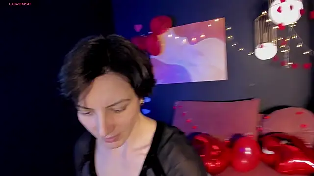 Snapshot of LorenDaze chatting on 02.15.25 LorenDaze online show from 02.15.25