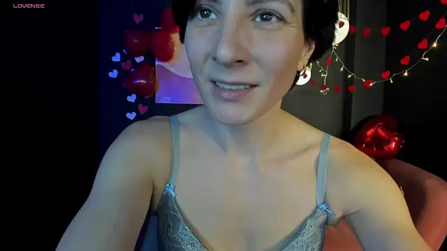 Snapshot of LorenDaze chatting on 02.15.25 LorenDaze online show from 02.15.25