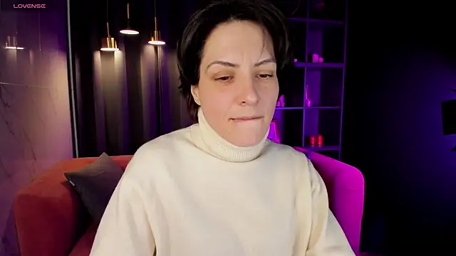 Snapshot of LorenDaze chatting on 03.07.25 LorenDaze online show from 03.07.25