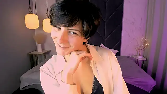 Snapshot of LorenDaze chatting on 10.18.25 LorenDaze online show from 10.18.25