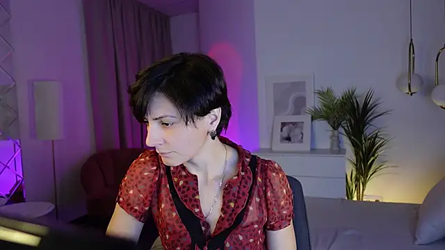 Snapshot of LorenDaze chatting on 11.12.25 LorenDaze online show from 11.12.25