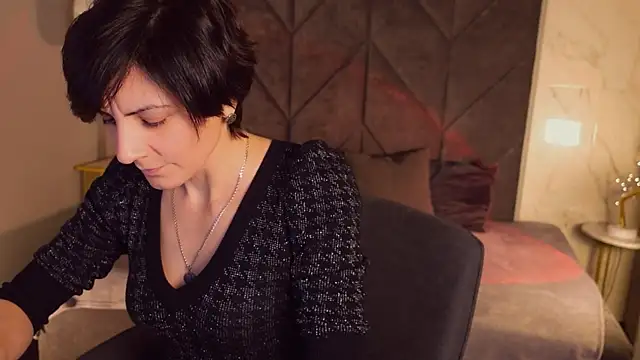 Snapshot of LorenDaze chatting on 12.20.25 LorenDaze online show from 12.20.25