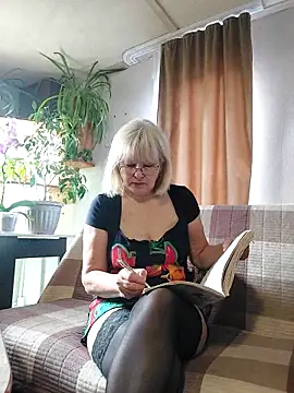 Snapshot of IrmaRose chatting on 10.02.25 IrmaRose online show from 10.02.25