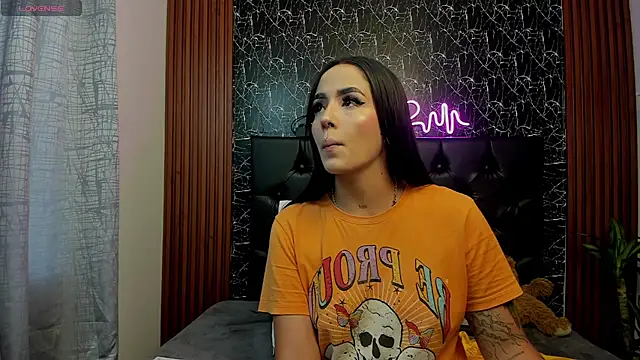 Snapshot of Tamara-evans chatting on 12.19.24 Tamara-evans online show from 12.19.24
