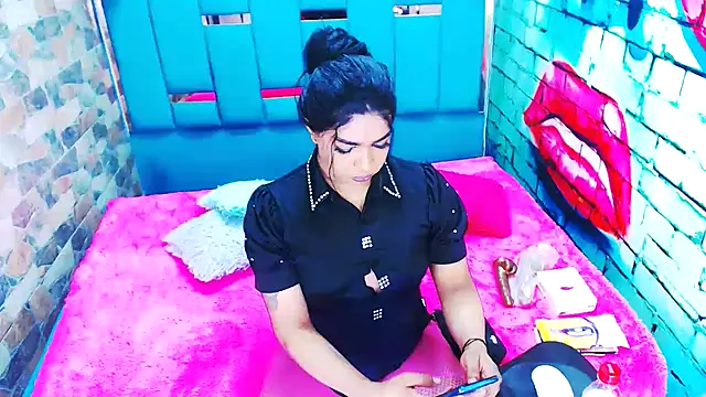 Snapshot of violet_bigcock774 chatting on 06.05.26 violet bigcock774 online show from 06.05.26
