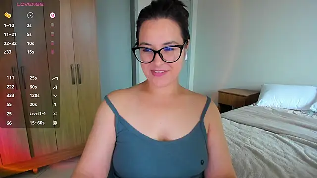 Snapshot of anna_love_hot chatting on 12.13.24 anna love hot online show from 12.13.24