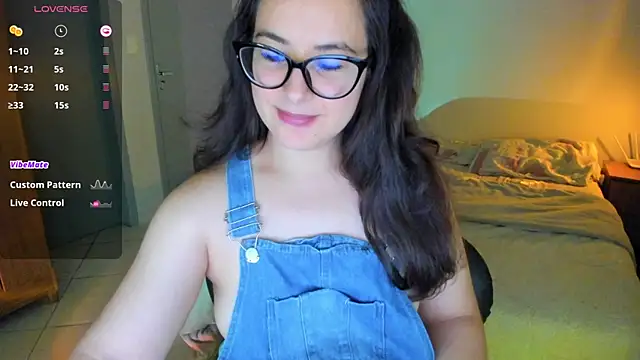 Snapshot of anna_love_hot chatting on 01.15.25 anna love hot online show from 01.15.25