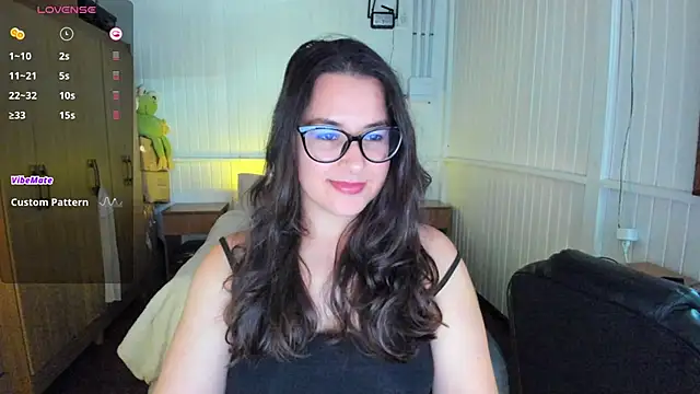 Snapshot of anna_love_hot chatting on 02.25.25 anna love hot online show from 02.25.25