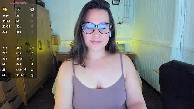 Snapshot of anna_love_hot chatting on 03.08.25 anna love hot online show from 03.08.25