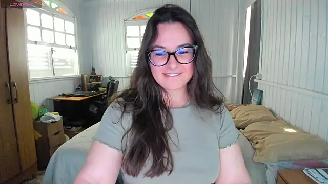 Snapshot of anna_love_hot chatting on 10.15.25 anna love hot online show from 10.15.25