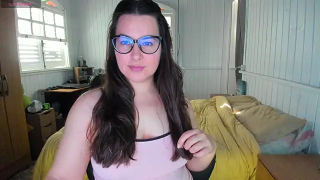 Snapshot of anna_love_hot chatting on 10.22.25 anna love hot online show from 10.22.25