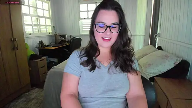 Snapshot of anna_love_hot chatting on 11.19.25 anna love hot online show from 11.19.25