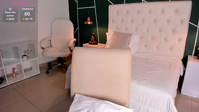 Veronicalanx1 online show from 02.15.25