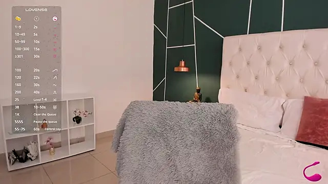 Veronicalanx1 online show from 10.28.25