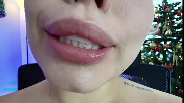 Snapshot of lisbet21x chatting on 12.10.24 lisbet21x online show from 12.10.24