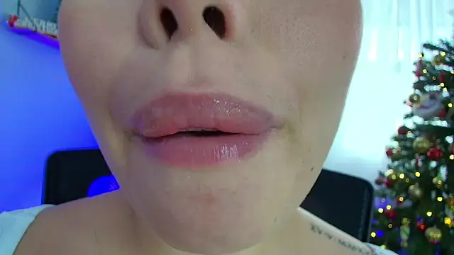 Snapshot of lisbet21x chatting on 12.22.24 lisbet21x online show from 12.22.24