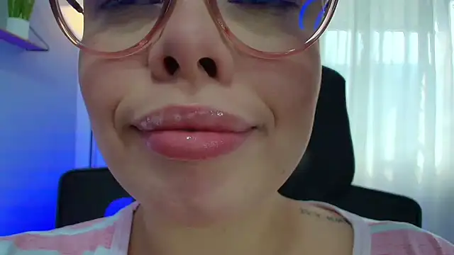 Snapshot of lisbet21x chatting on 02.07.25 lisbet21x online show from 02.07.25