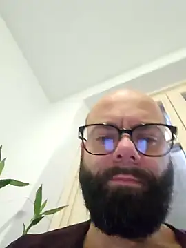 Dolceporco19 online show from 12.15.24