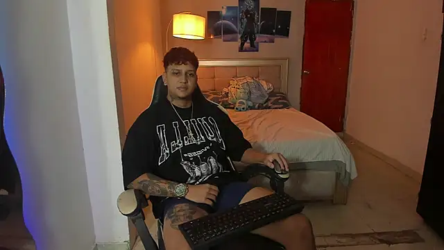 Snapshot of Jake_simons chatting on 12.11.24 Jake simons online show from 12.11.24